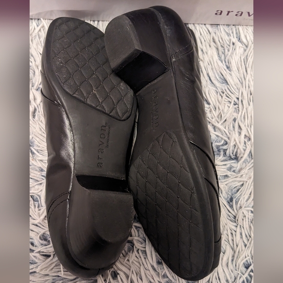 Aravon (by New Balance) Patsy Leather Dress Slip On Pumps in Black, Size 9 - Picture 4 of 12